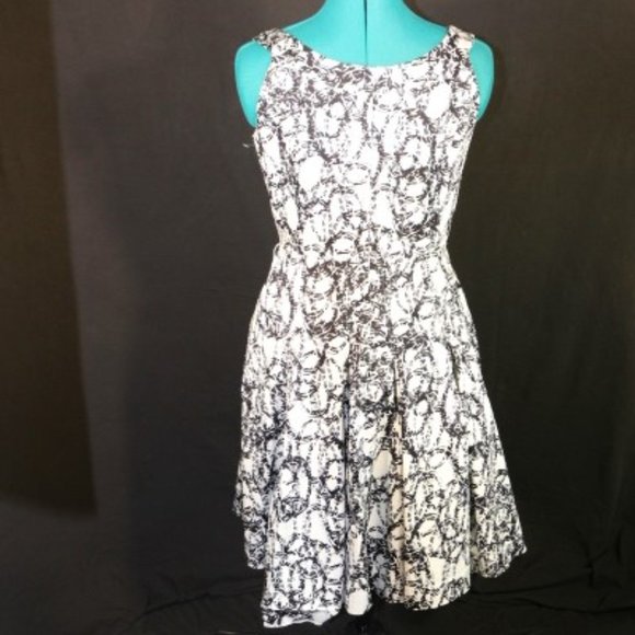 Calvin Klein Dress- Black and White patterned, midi womans dress - Picture 4 of 8